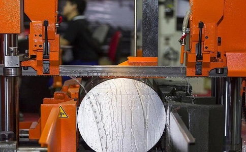 为什么选购天柱立式带锯床时，客户需要提供锯切生产量、材质、硬度、大小、厚度等需求？